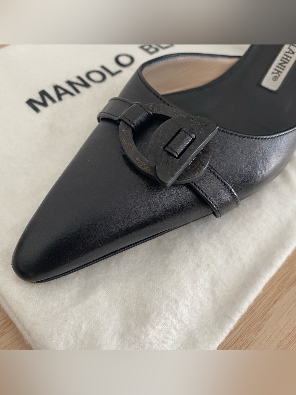 Y2K Manolo Blahnik black leather closed toe mule with kitten heel - Picture 6 of 15